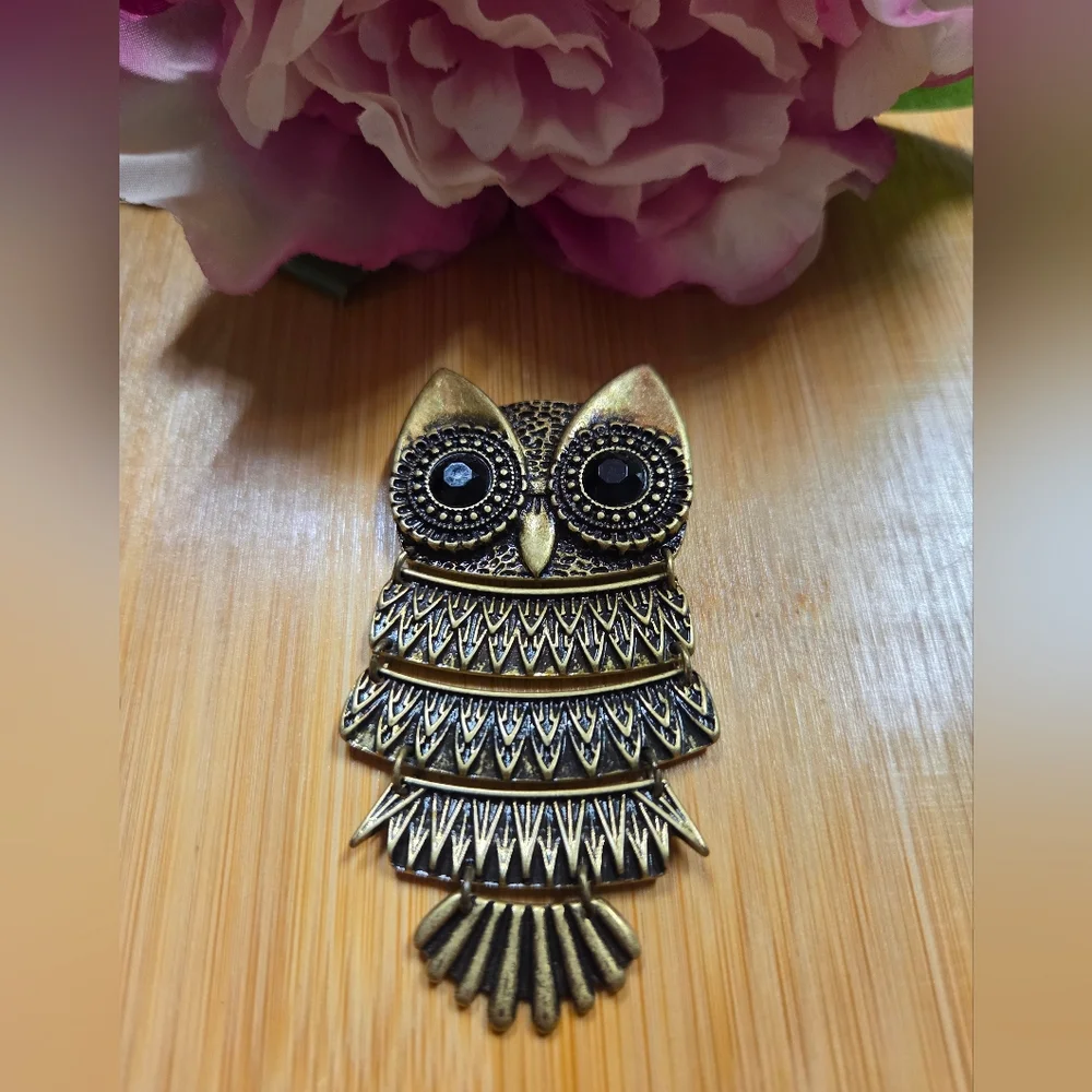 Gold Owl Brooch - Picture 3 of 3